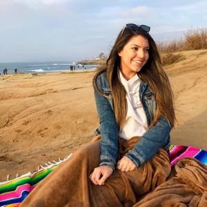 Meet your Posher, Adriana